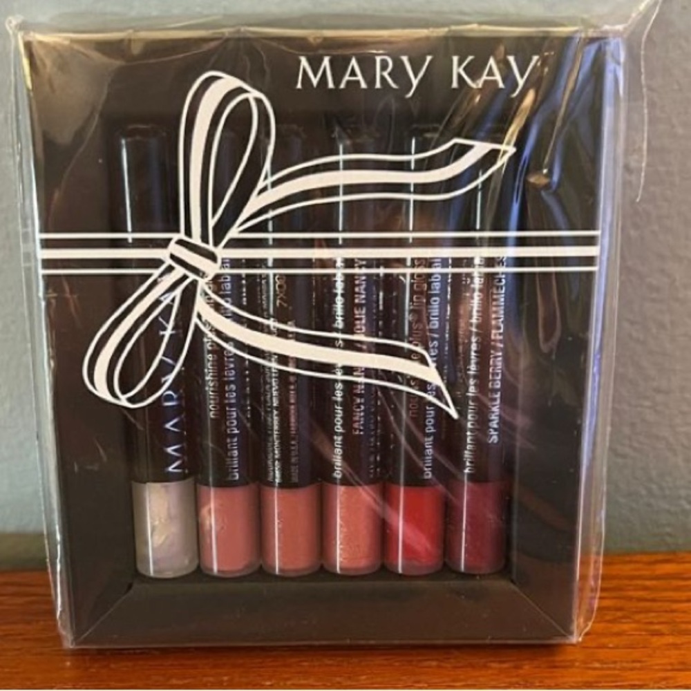 Mary Kay Unlimited Lip Gloss Collection - Pink and Red Shades